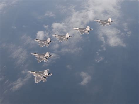 F-22 formation