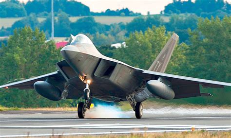 F-22 landing