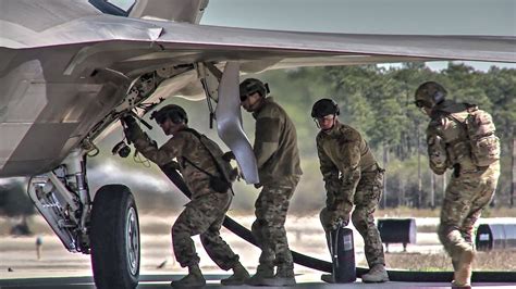 F-22 Raptor ground crew