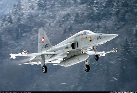 F-5 Tiger II landing, demonstrating its impressive maneuverability