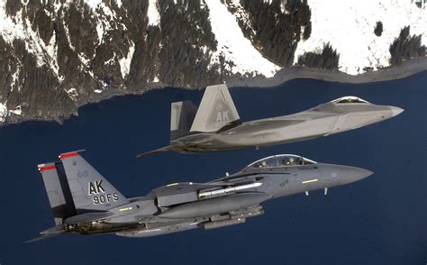 Comparison of F-22 and F-15 combat engagements