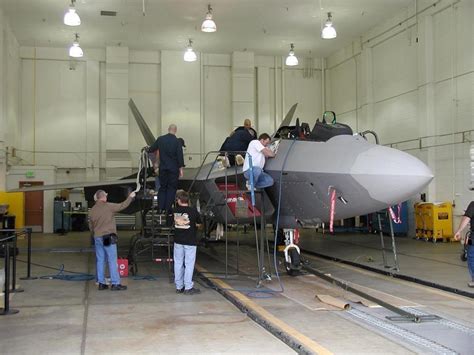 F-22 Raptor maintenance