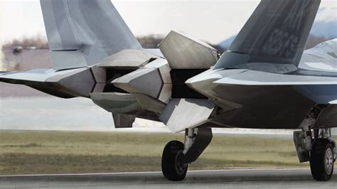 F-22 Thrust Vectoring System