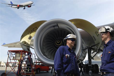 Factors Influencing Jet Engine Mechanic Salaries