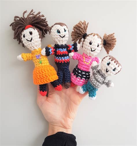 Family Finger Puppets Gallery 10