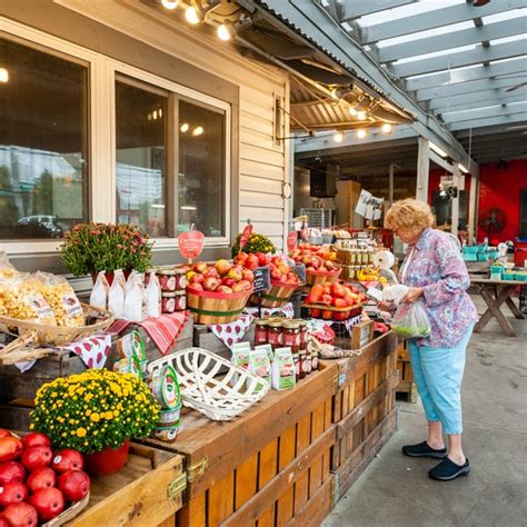 Image of a farmers' market