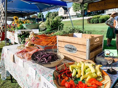 Shopping at farmers markets can help you eat healthier and support local farmers