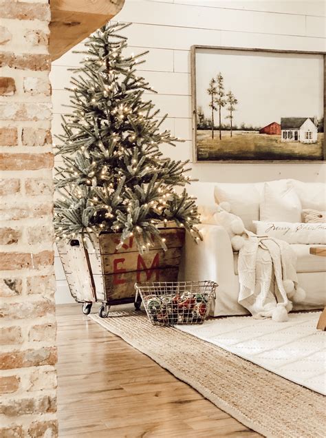 Farmhouse Christmas Decor