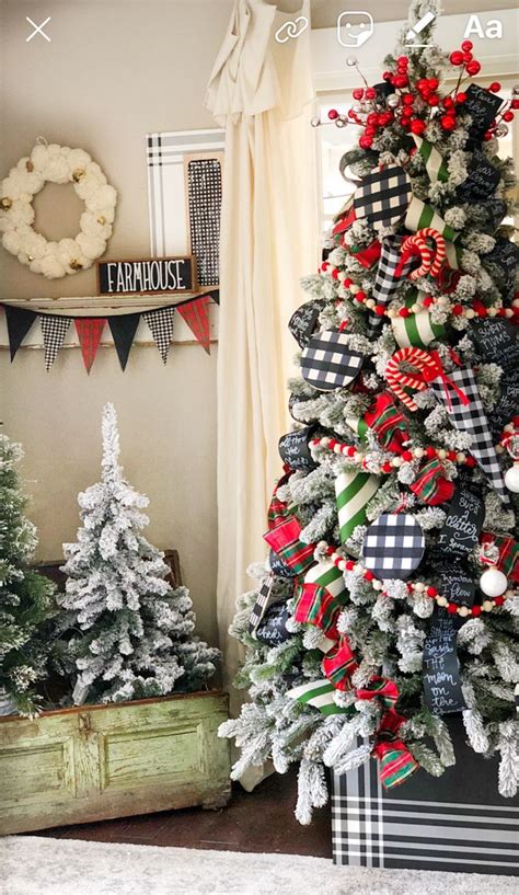 Farmhouse Christmas Tree with Burlap