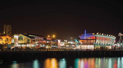 Description of Fisherman's Wharf at Night