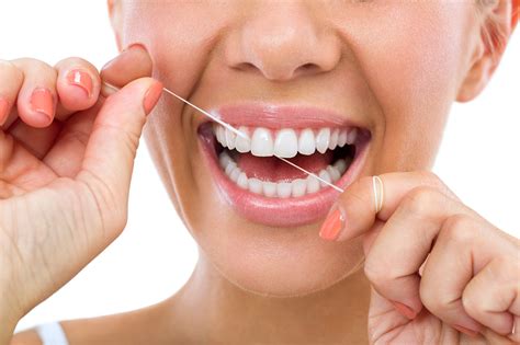 Flossing for healthy teeth