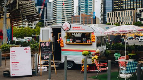 Examples of food trucks that accept food stamps