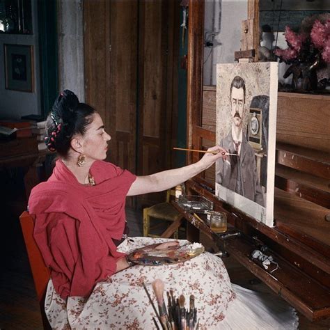 A photo of Frida Kahlo's art studio with a desk and easel