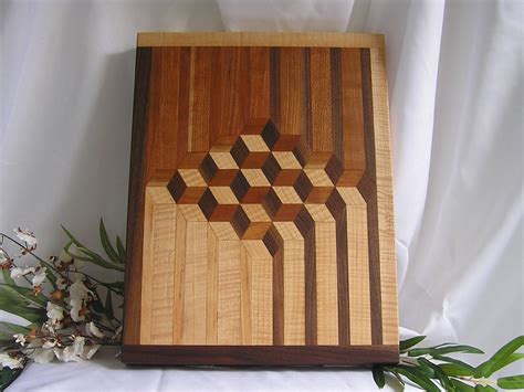 Geometric pattern cutting board