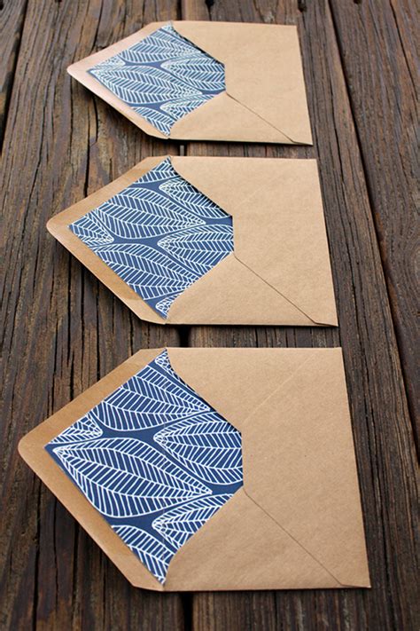 Geometric pattern envelope liner