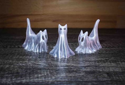 Ghostly cat decorations for Halloween