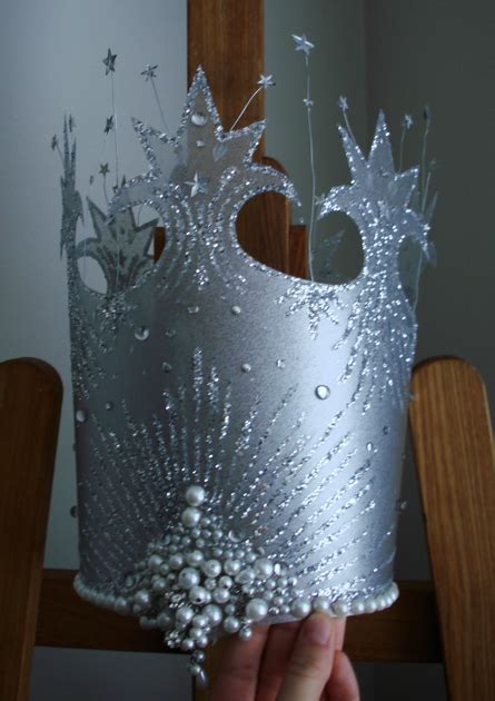 Glinda crown with leaves template