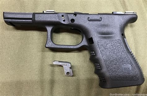 Glock 19 frame design