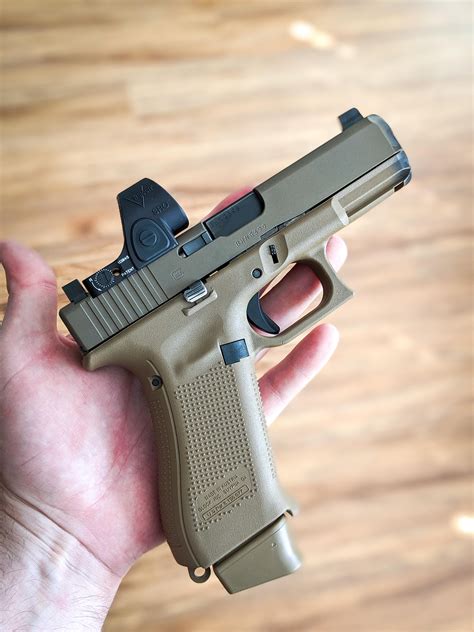 Glock 19x front view