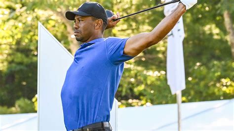 Golfer stretching their quads