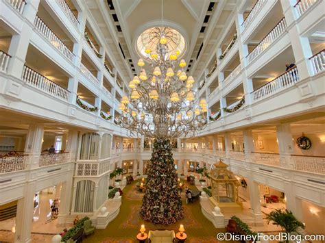 Grand Floridian holiday decorations