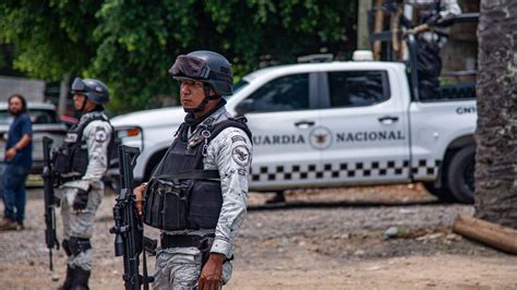 Miembros de la Guardia Nacional patrullando la frontera