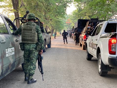 Miembros de la Guardia Nacional patrullando la frontera