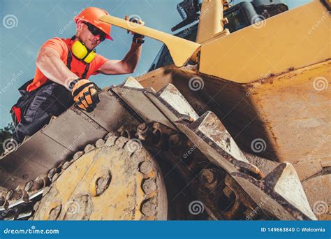 Heavy Construction Equipment Mechanic Career