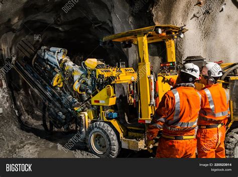 Heavy machinery mechanic in the mining industry