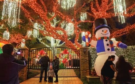 Holiday Lights in River Oaks Houston