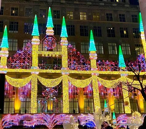 A guided tour through the festive lights and decorations of Niagara Falls