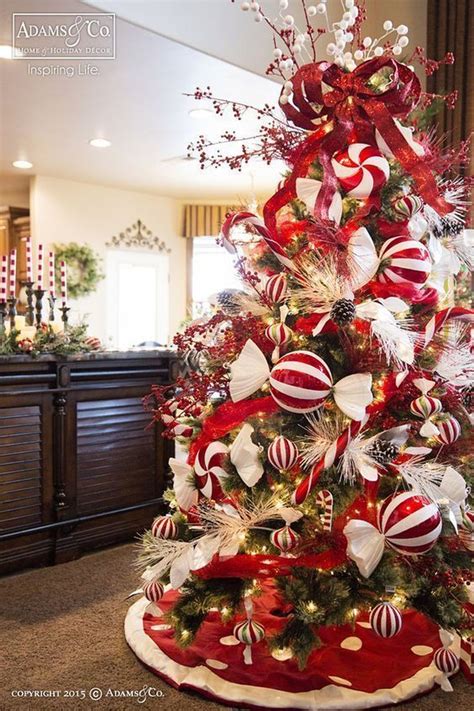 A coastal-themed tree with shells, driftwood, and blue ornaments