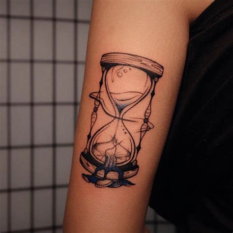 Explaining the symbolism of hourglass tattoos