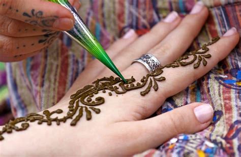 How to Apply Temp Henna Tattoos