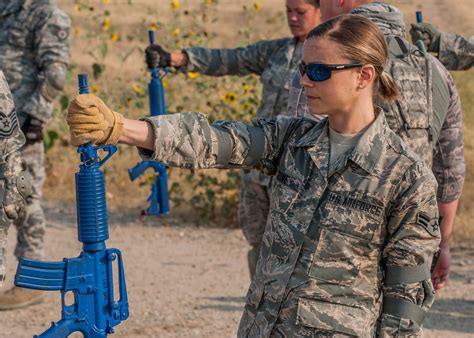 How to Become a National Guard Officer