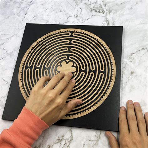 How to Use a Finger Labyrinth