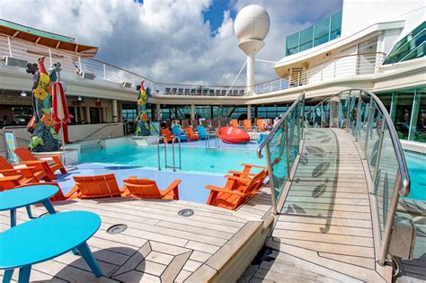 Independence of the Seas pool