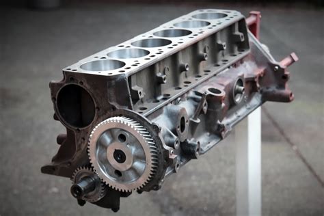 Inline-6 cylinder diesel engine firing order