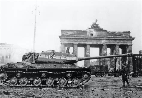 IS-2 Tanks in Berlin