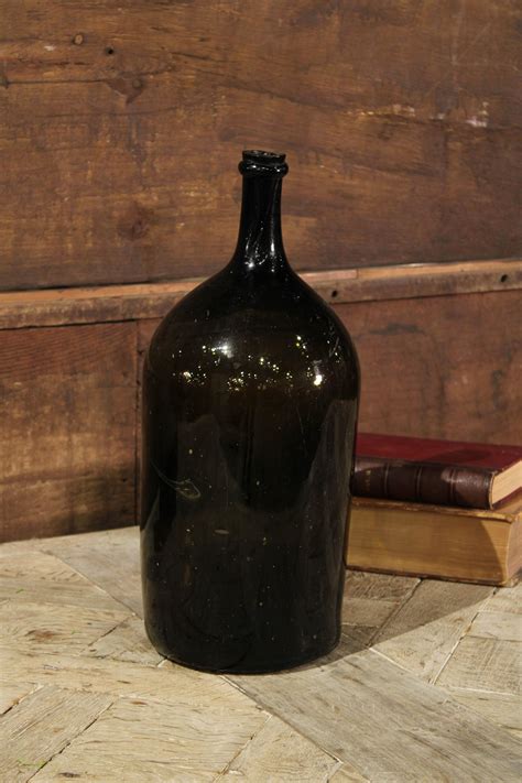 Image of a Jeroboam wine bottle