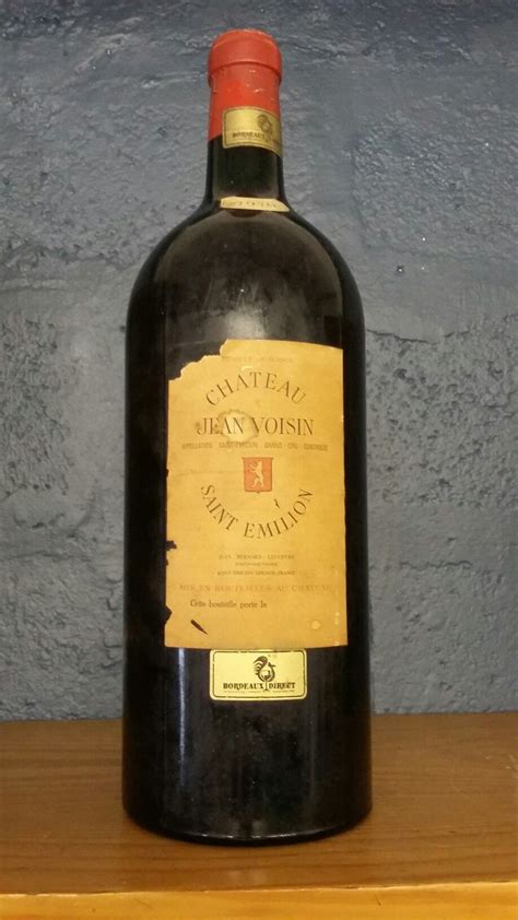 Image of a Jeroboam wine bottle