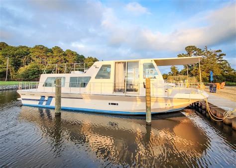 Jerry's Jolly Houseboat