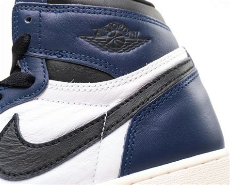 Description of Jordan 1 Midnight Navy Sneaker