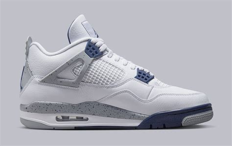 Jordan 4 Navy Sneaker