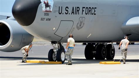 KC-135R Maintenance