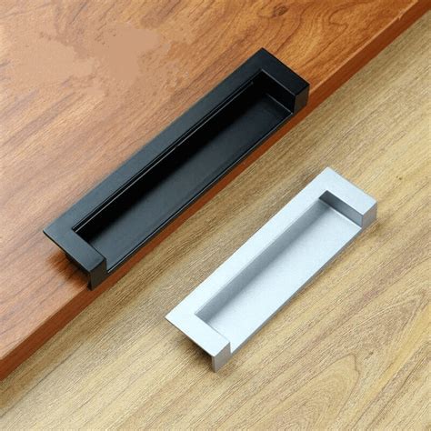 Kitchen cabinet handle materials