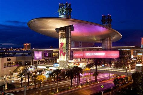 Las Vegas Christmas Shopping Mall