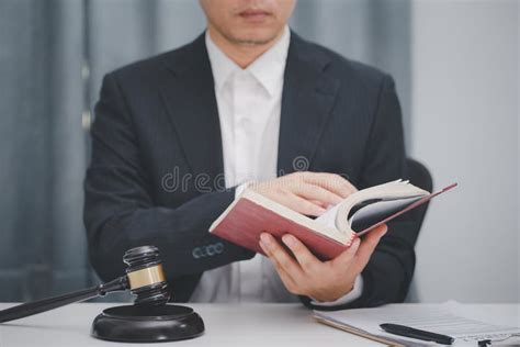 Lawyer advisor