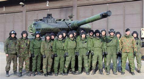 Leopard 2 tank crew