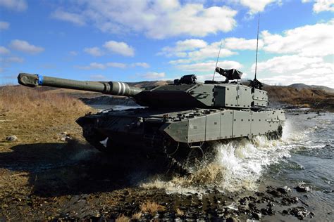 Leopard 2 tanks in Canadian service